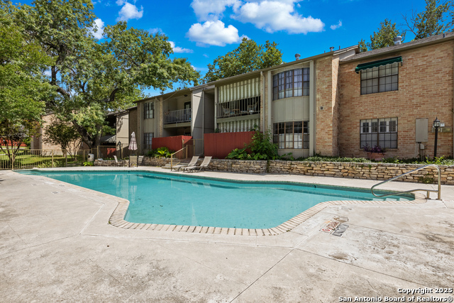 Image 21 of 37 For 7711 Callaghan  Apt 6