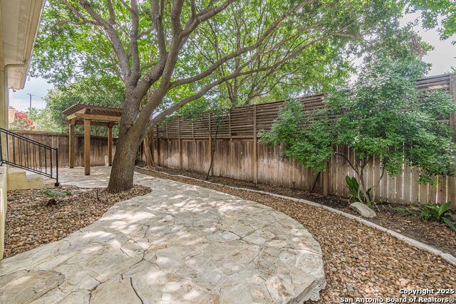 Image 27 of 29 For 16006 Huebner Bluff N