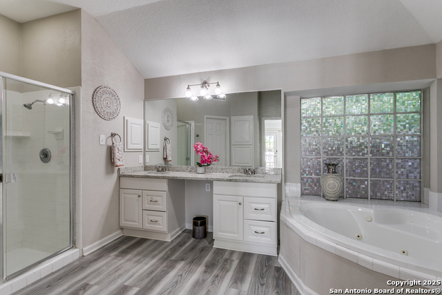 Listing photo id 17 for 13019 Rambling Oak