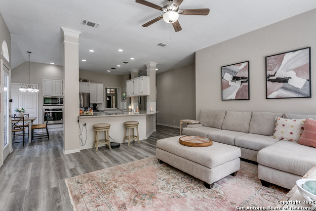 Listing photo id 33 for 13019 Rambling Oak
