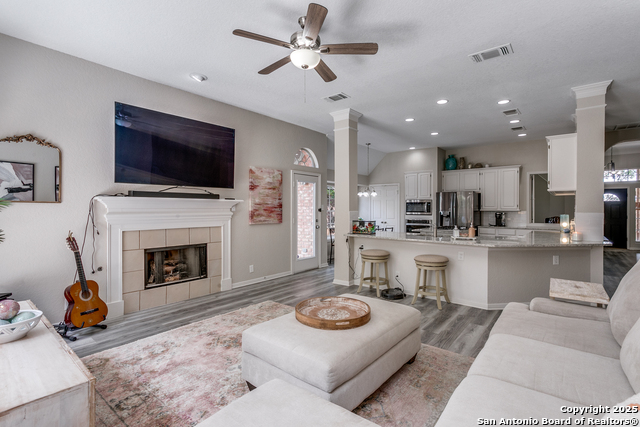 Listing photo id 34 for 13019 Rambling Oak