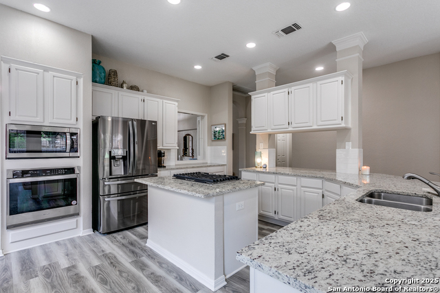 Listing photo id 37 for 13019 Rambling Oak