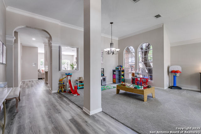 Listing photo id 2 for 13019 Rambling Oak