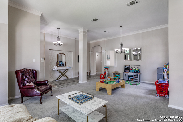 Listing photo id 4 for 13019 Rambling Oak