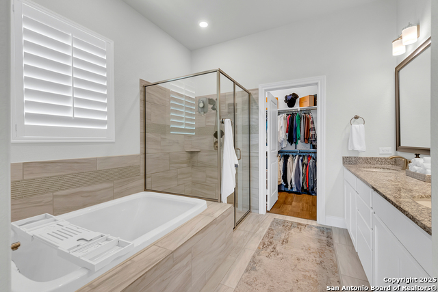 Listing photo id 12 for 6827 Bella Verso