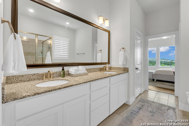 Listing photo id 13 for 6827 Bella Verso