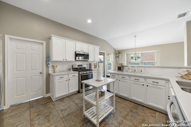 Listing photo id 10 for 13014 Essen  