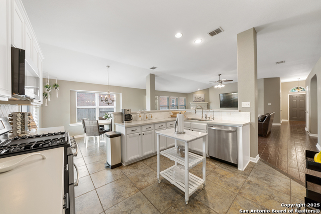 Listing photo id 11 for 13014 Essen  