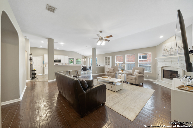 Listing photo id 6 for 13014 Essen  