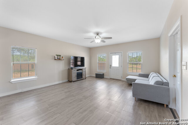 Image 5 of 58 For 8608 Foster Rd S