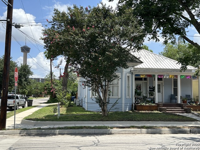 Image 2 of 9 For 203 Devine St  2