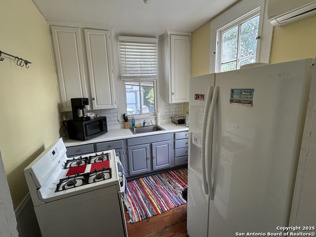 Image 7 of 9 For 203 Devine St  2