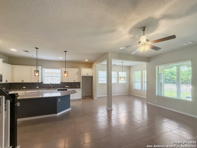 Listing photo id 3 for 2035 Tillman Park