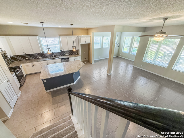 Listing photo id 6 for 2035 Tillman Park