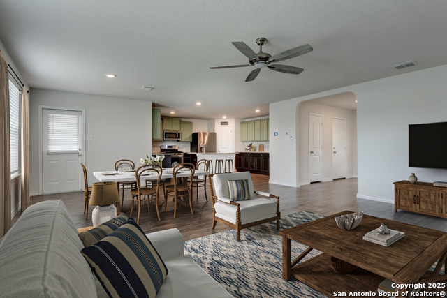 Image 5 of 24 For 2722 Green Leaf Way