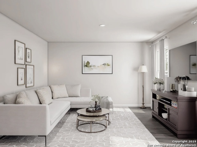 Image 4 of 7 For 307 Mariposa Circle