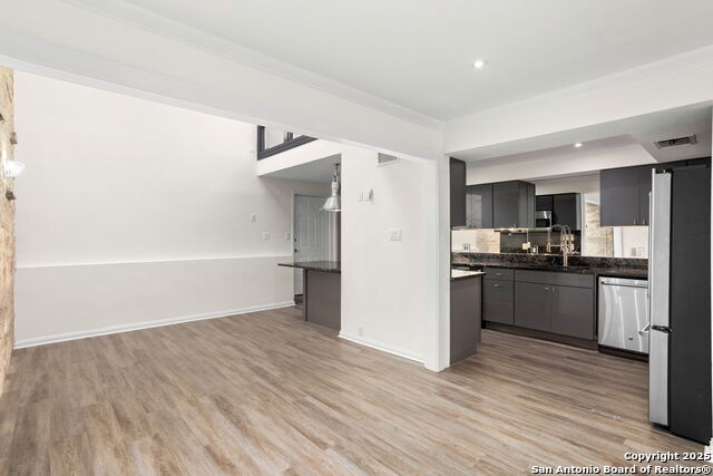 Image 16 of 41 For 205 Chichester  16