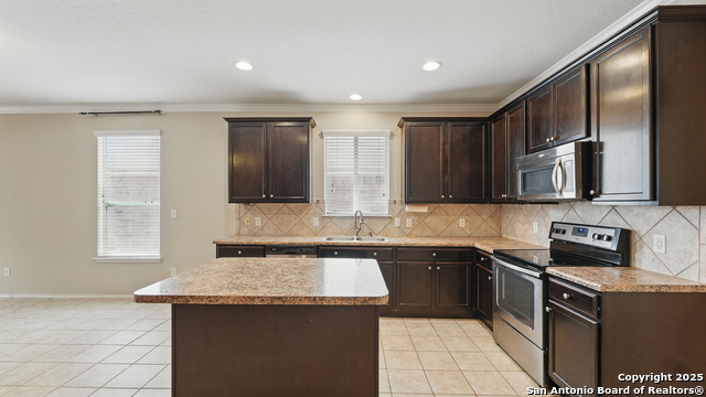 Listing photo id 8 for 860 Highland