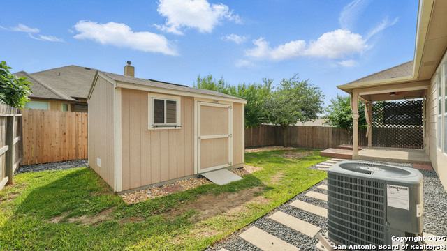 Listing photo id 35 for 860 Highland