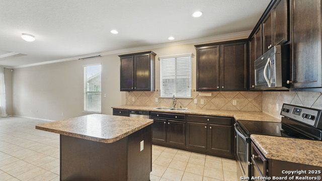 Listing photo id 6 for 860 Highland