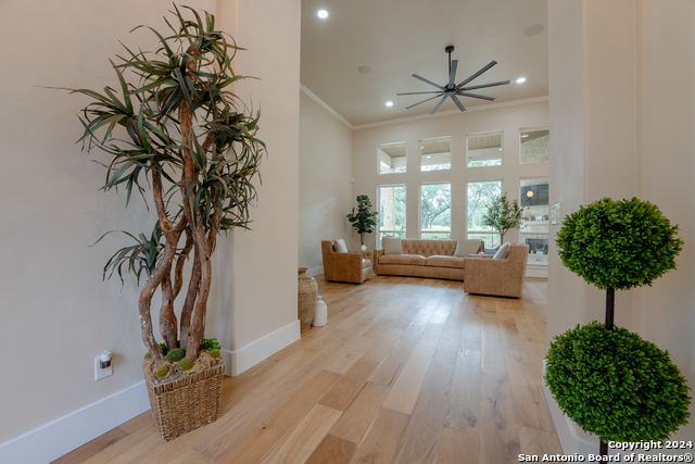 Listing photo id 9 for 507 Arthur Ct