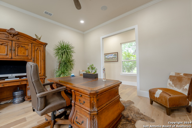 Listing photo id 6 for 507 Arthur Ct