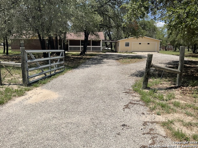 Details for 1019 Wild Flower, Floresville, TX 78114