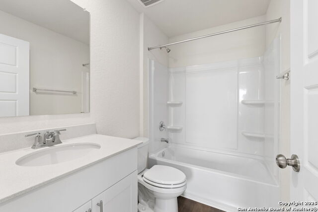 Listing photo id 29 for 162 Hazy Glade