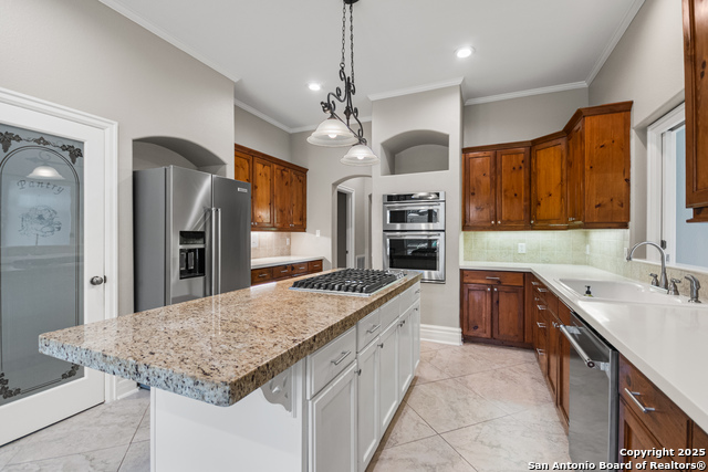 Listing photo id 10 for 210 Village Dr
