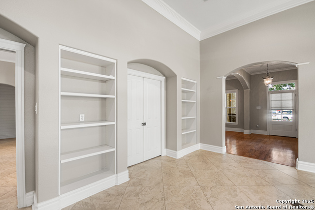 Listing photo id 14 for 210 Village Dr