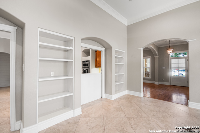 Listing photo id 15 for 210 Village Dr