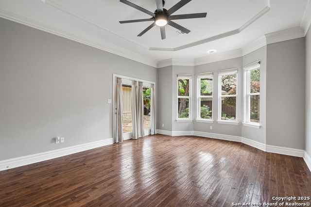 Listing photo id 18 for 210 Village Dr