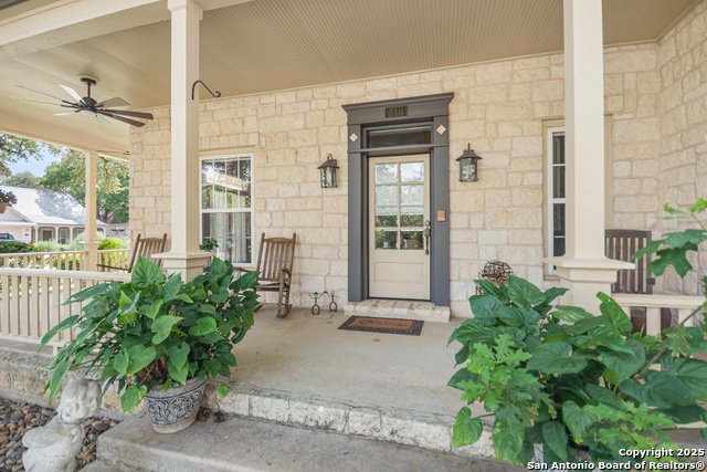 Listing photo id 2 for 210 Village Dr