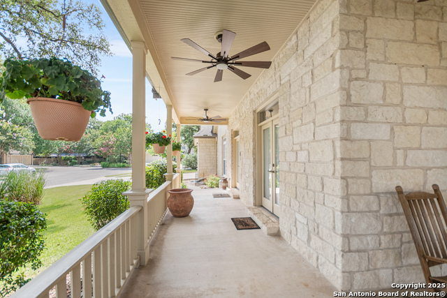 Listing photo id 4 for 210 Village Dr