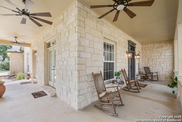 Listing photo id 5 for 210 Village Dr
