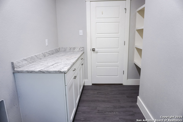 Image 15 of 42 For 381 Monarch  