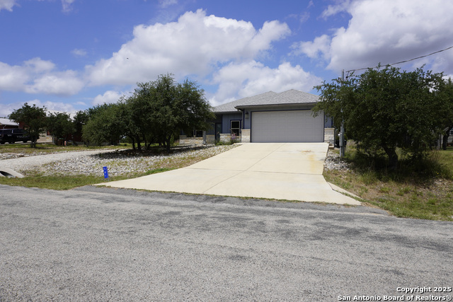 Image 2 of 42 For 381 Monarch  