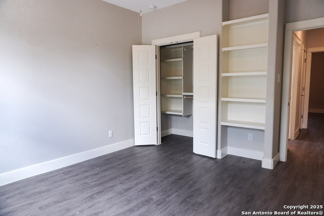 Image 20 of 42 For 381 Monarch  