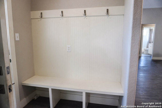 Image 8 of 42 For 381 Monarch  