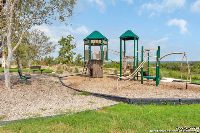 Image 18 of 20 For 12830 Cedarcreek Trl