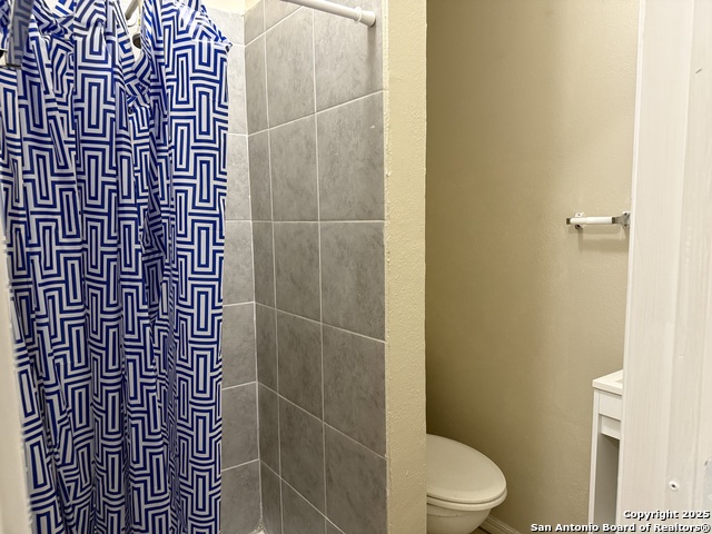 Listing photo id 13 for 9718 Caney Creek