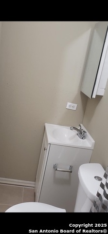 Listing photo id 4 for 9718 Caney Creek
