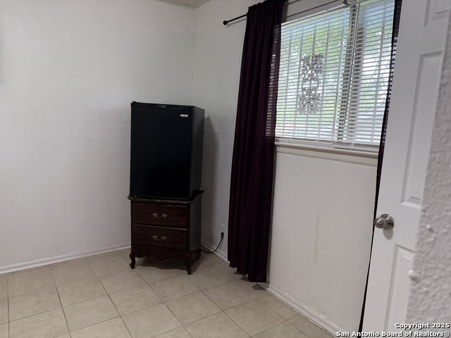 Listing photo id 7 for 9718 Caney Creek