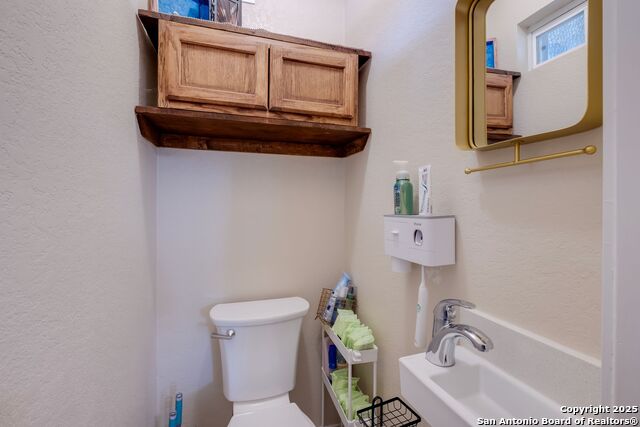 Image 22 of 31 For 246 Felisa Street