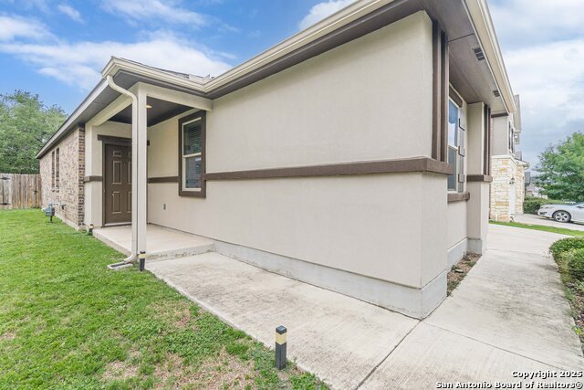 Image 2 of 30 For 124 Mary Max Circle