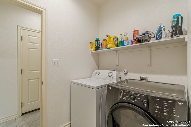 Image 20 of 30 For 124 Mary Max Circle