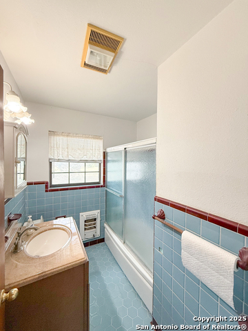 Image 14 of 28 For 15430 Main S