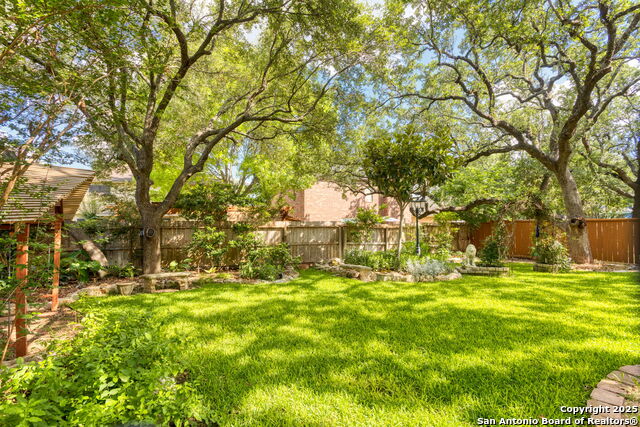 Image 35 of 41 For 18718 Legend Oaks