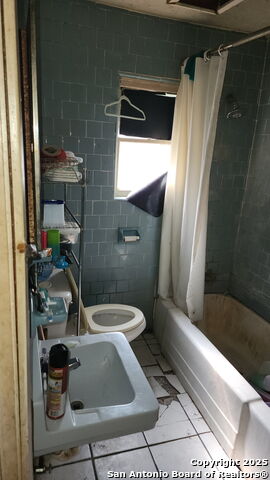 Listing photo id 9 for 1109 Rivas Street