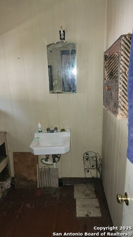 Listing photo id 11 for 1109 Rivas Street